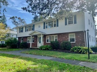 26 College St APT 4, Clinton, CT 06413