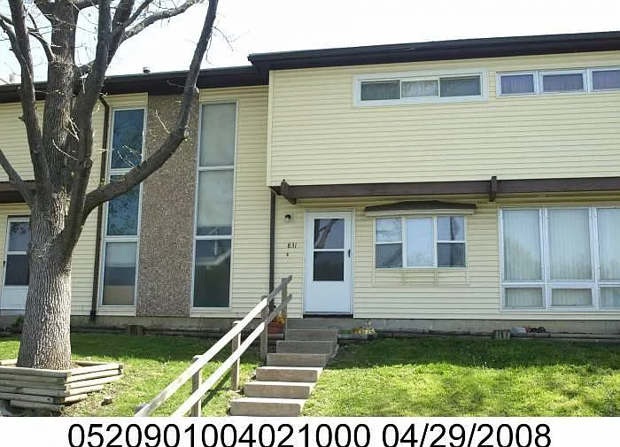 3 bed, 1.5 bath, 1648 sqft, $1,350 — Photo 1