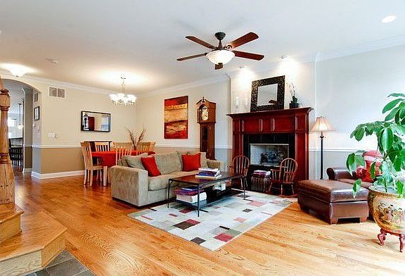 3rd image of 3227 N Richmond St