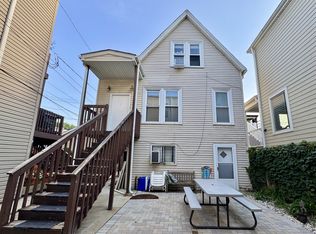 1721 W Nelson St APT 2, Chicago, IL 60657
