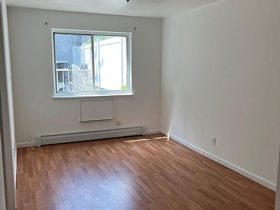 5th image of 10948 Corona Ave #1