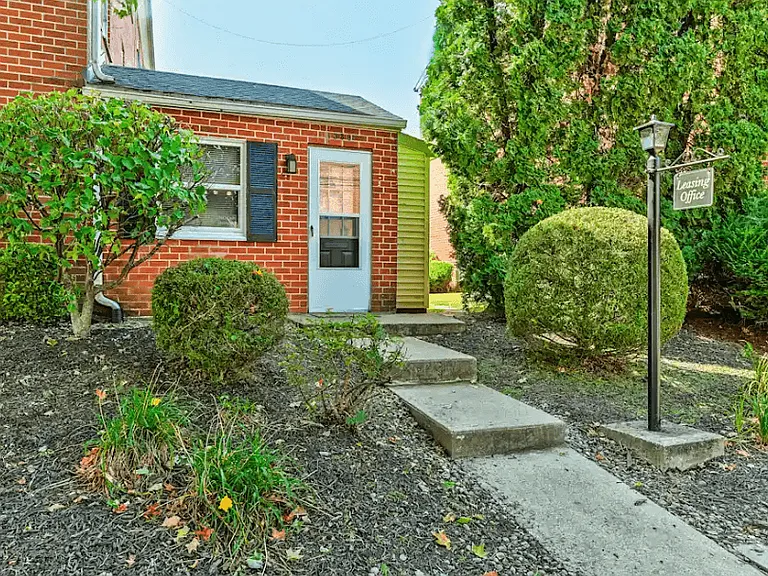 Berkshire Gardens — Photo 9