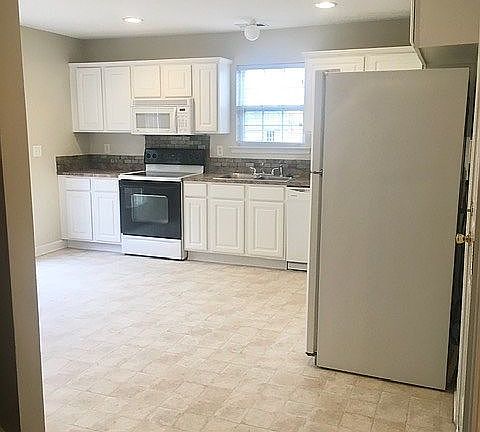 5th image of 297 Rivers Edge Dr