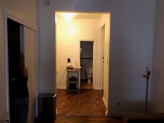 5th image of 533 W 45th St #A2