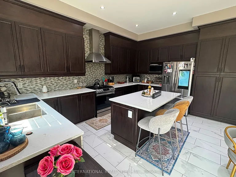 45 Daisy Meadow Cres — Photo 6