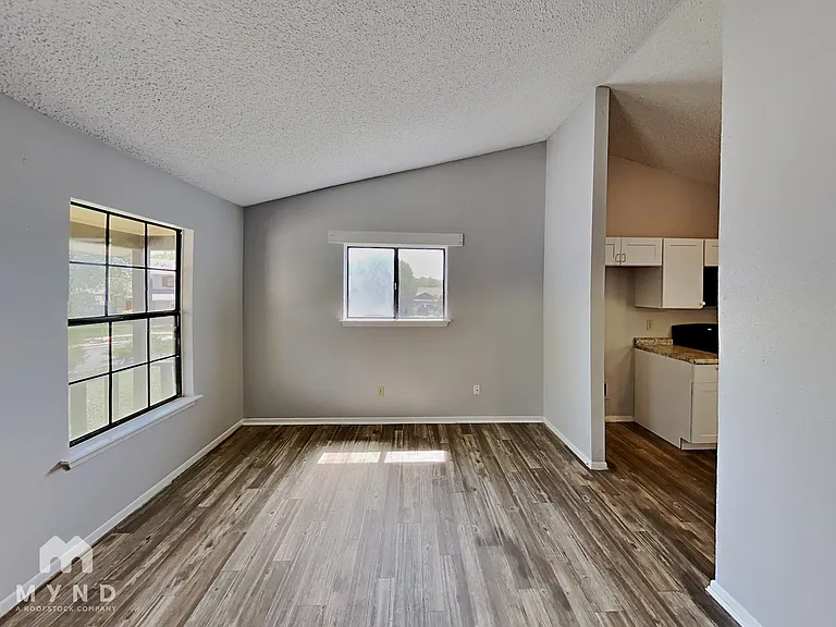 4714 Crested Rock Dr — Photo 2