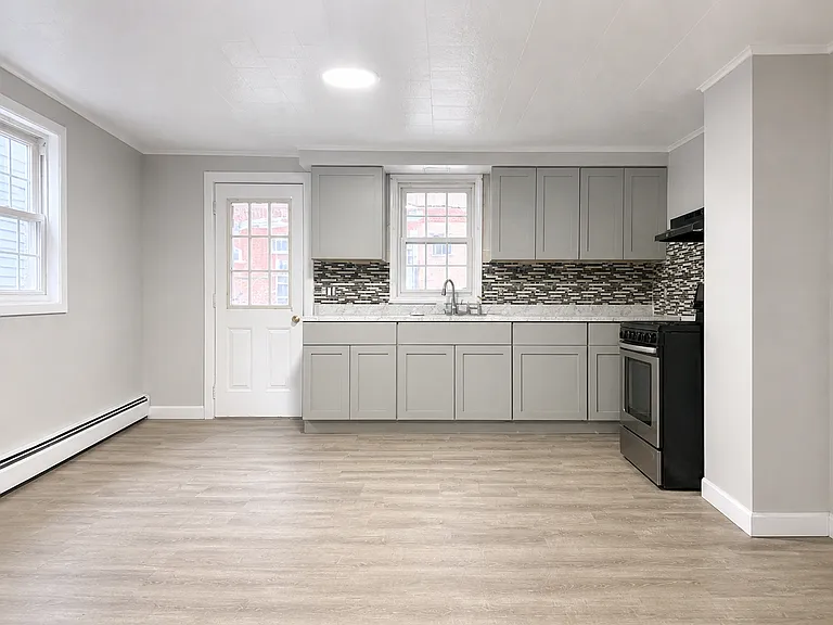 34 Arch St — Photo 1