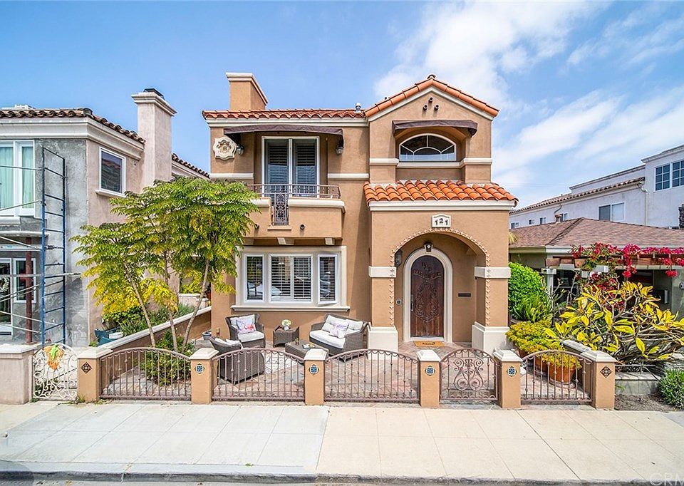 2nd image of 121 Cordova Walk
