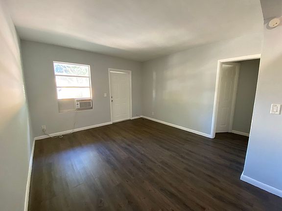 2nd image of 428 Roseland Dr APT 3