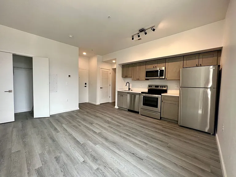 725 W Pratt St. — Photo 32