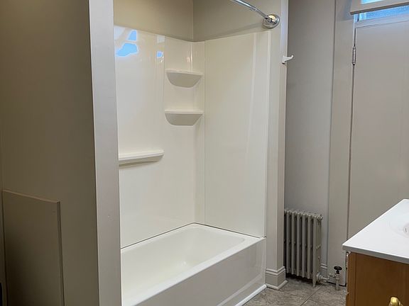 2nd image of 21 N 10th St Floor 2