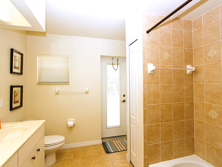 Bethroom 2 with Tub-Shower Combo and Pool Access_11182023
