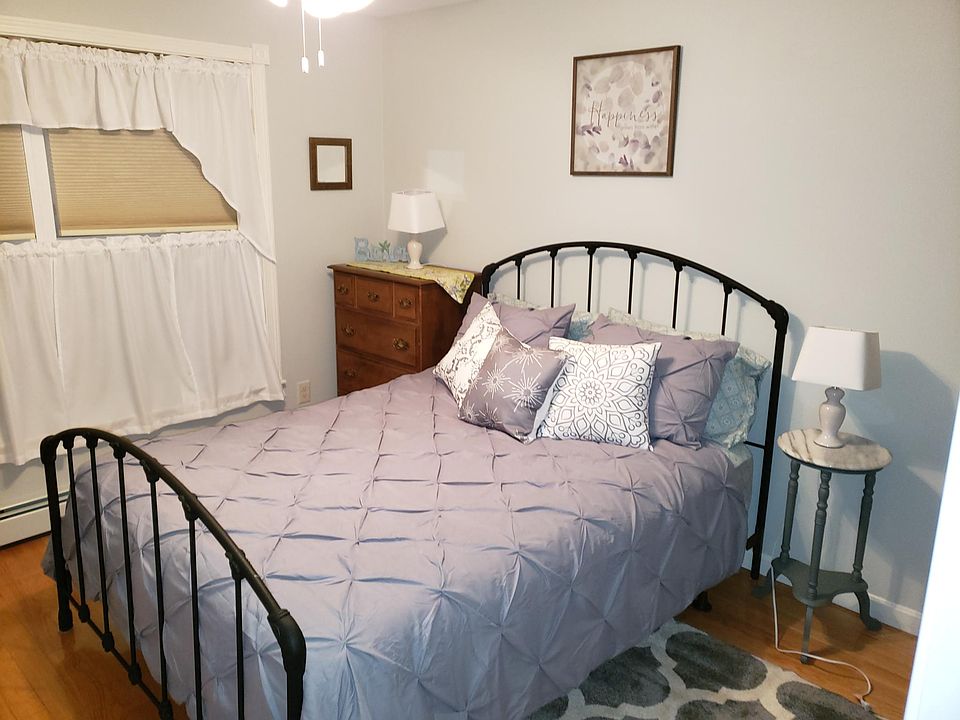 2nd image of 94 Fletcher St #1