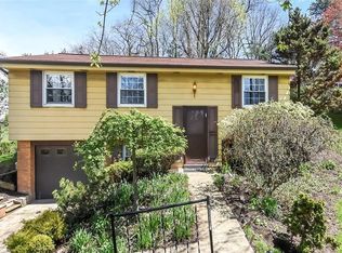 203 Laura Lee Dr, Coraopolis, PA 15108