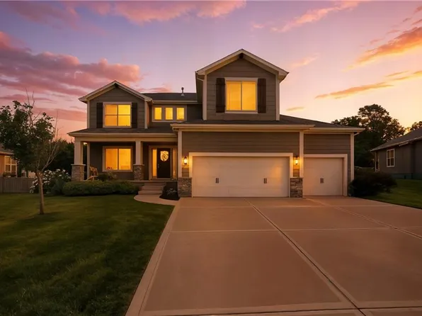 1619 Grandshire Dr, Raymore, MO 64083