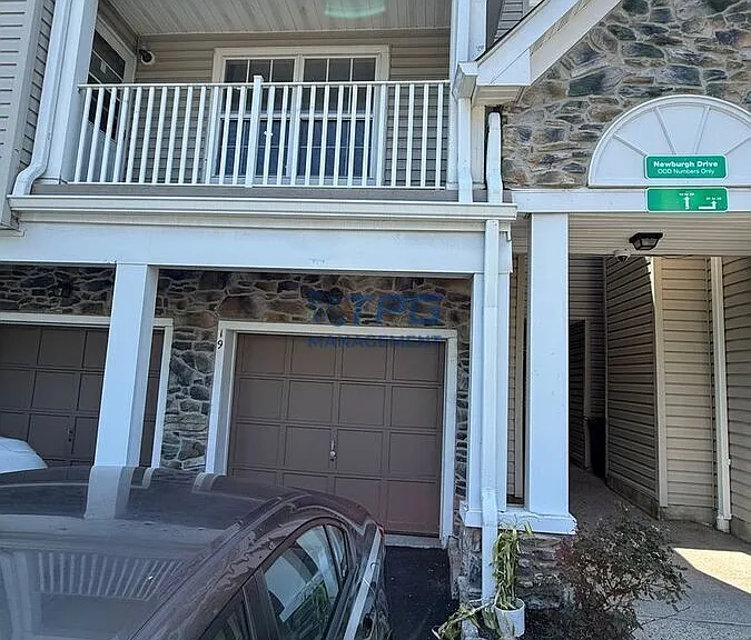 19 Newburgh Dr — Photo 1