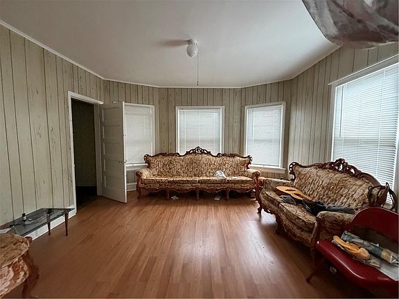 4th image of 868 Main St