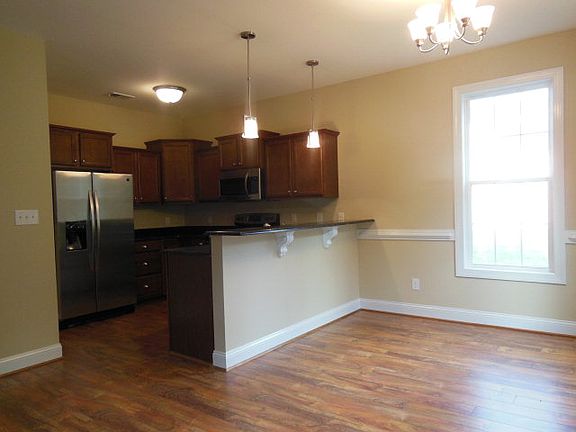 5th image of 207 Stillwater Creek Dr