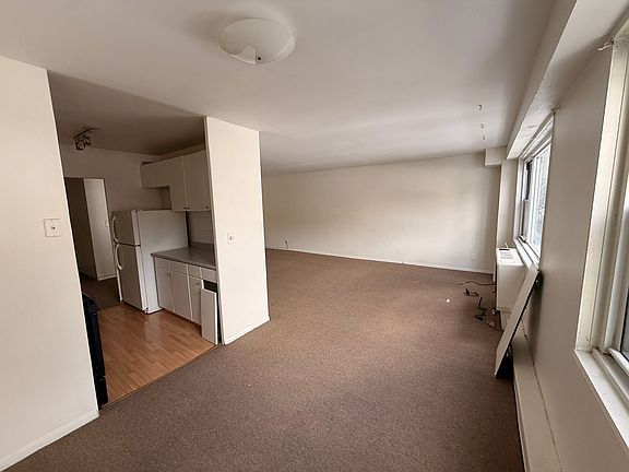 3rd image of 702 Boulevard E E #32E
