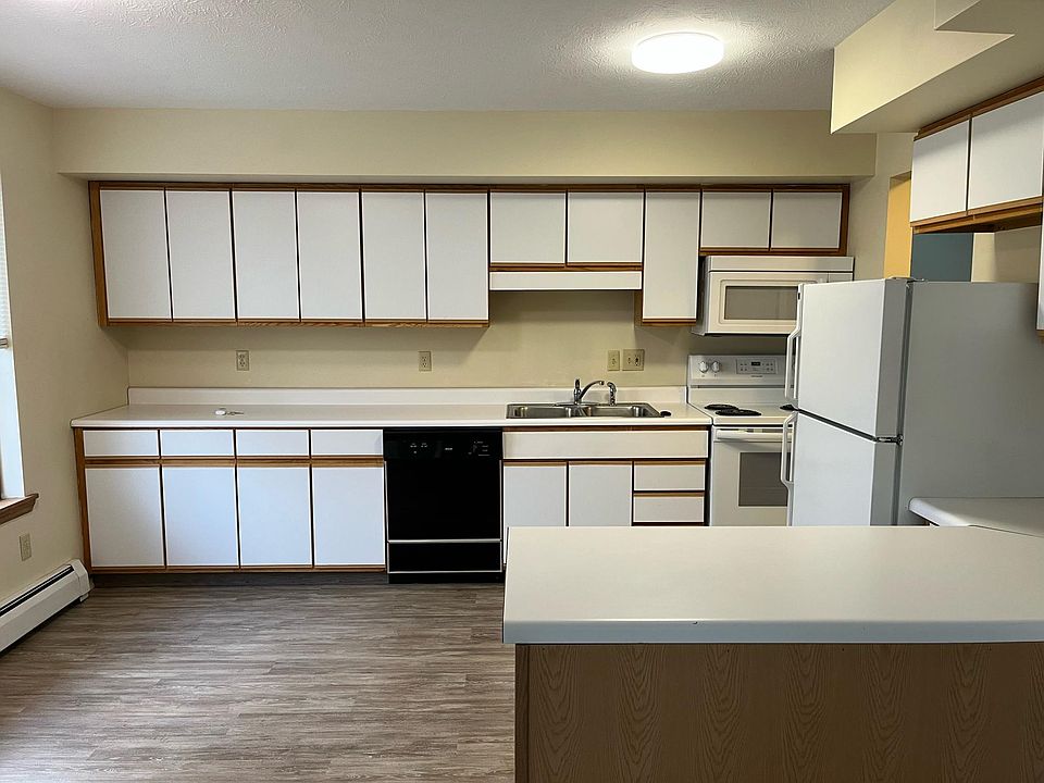 1st image of 205 W 11th St #1