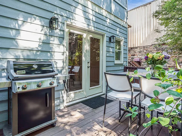 235 Corley St NE — Photo 6