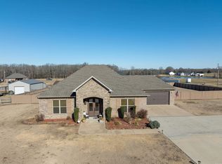 61 Country Meadows Ln, Conway, AR 72032