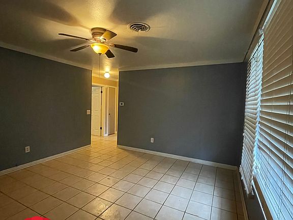 3rd image of 403 W Victory St