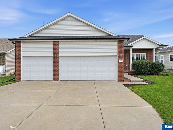 2nd image of 1620 Vavrina Ln