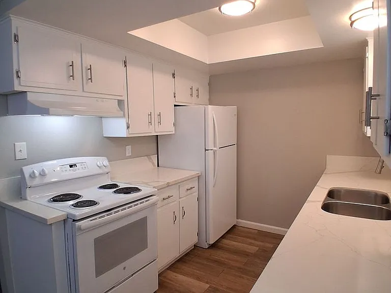 3319 E. Fairmont Ave. — Photo 6