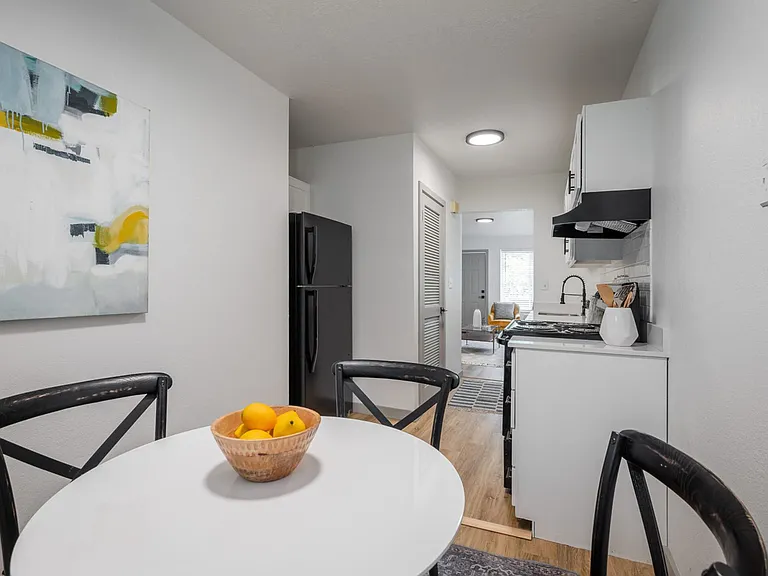 The Katmai Apartments — Photo 26