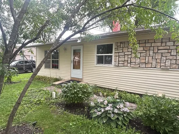 136 Mora Rd, Carpentersville, IL 60110