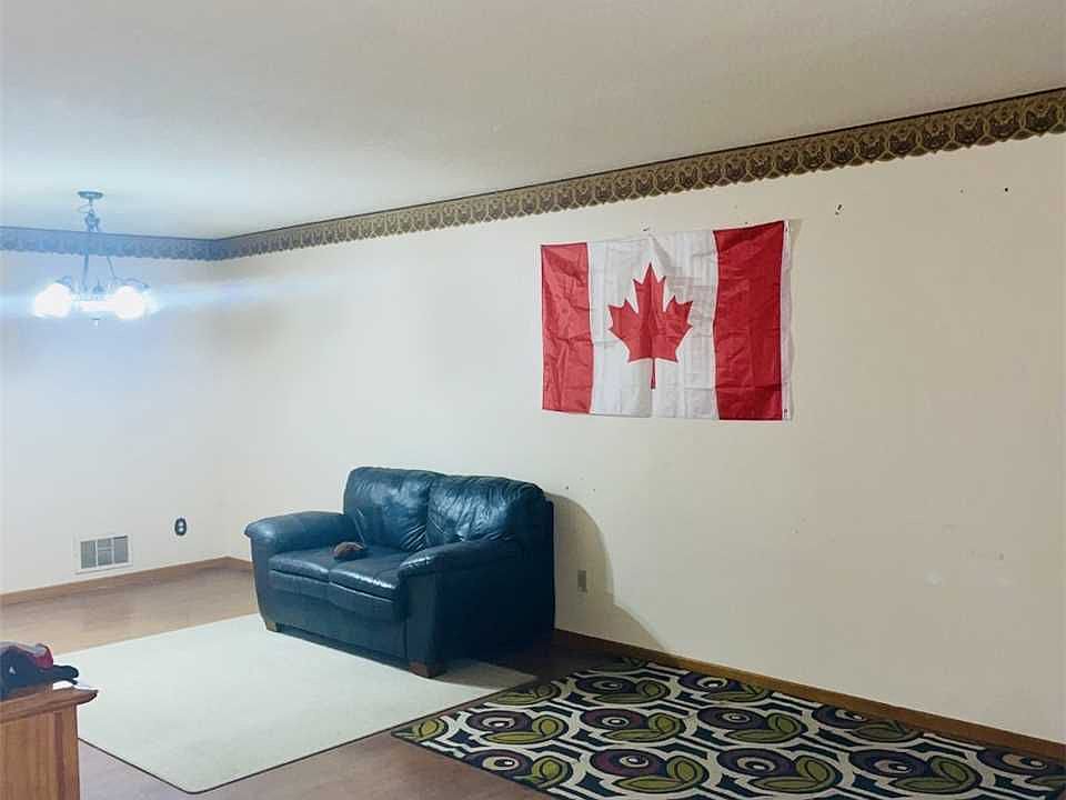2nd image of 35 Jellicoe Cres