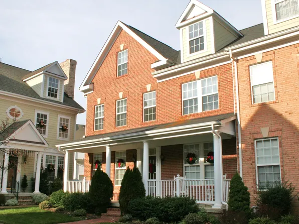803 Monument Sq, Woodbridge, VA 22191