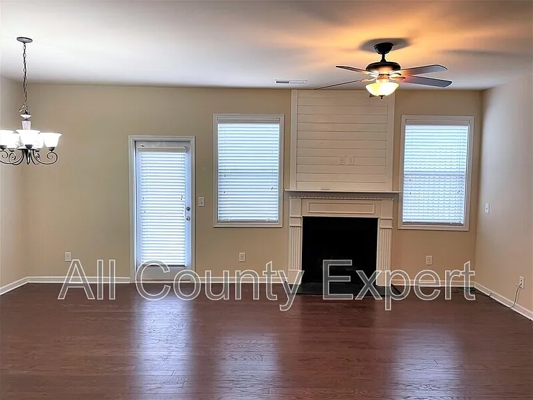 220 Bobbie Way — Photo 5