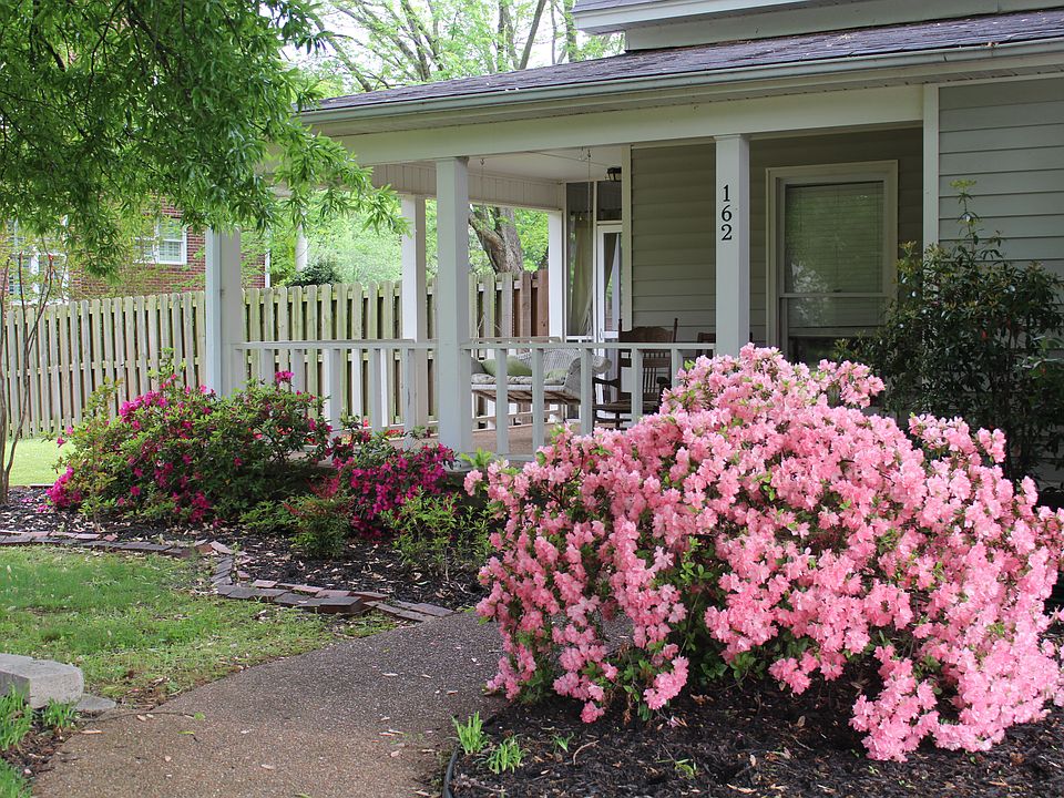 wrap-around porch 