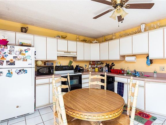 5th image of 61 Lakeside Dr Unit 42