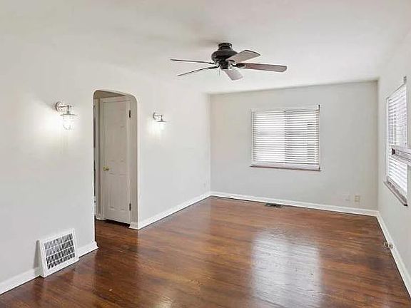 2nd image of 6911 Palmetto St