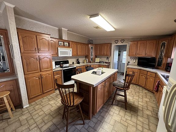 3rd image of 4985 Esterwood Dr