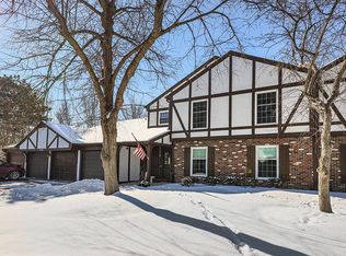 2156 Sunderland Ct APT 202-B, Naperville, IL 60565