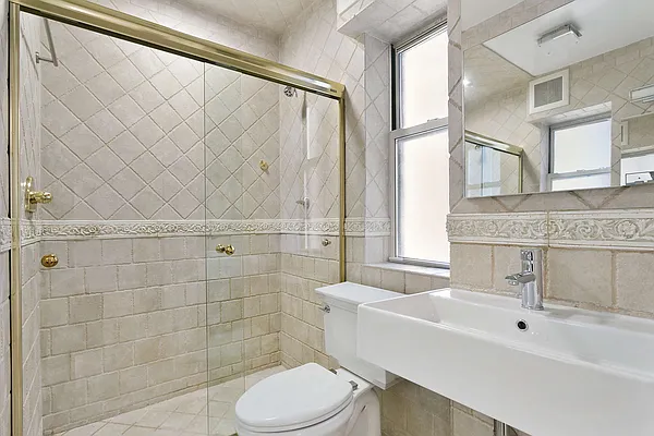 Sold by Compass | media 21