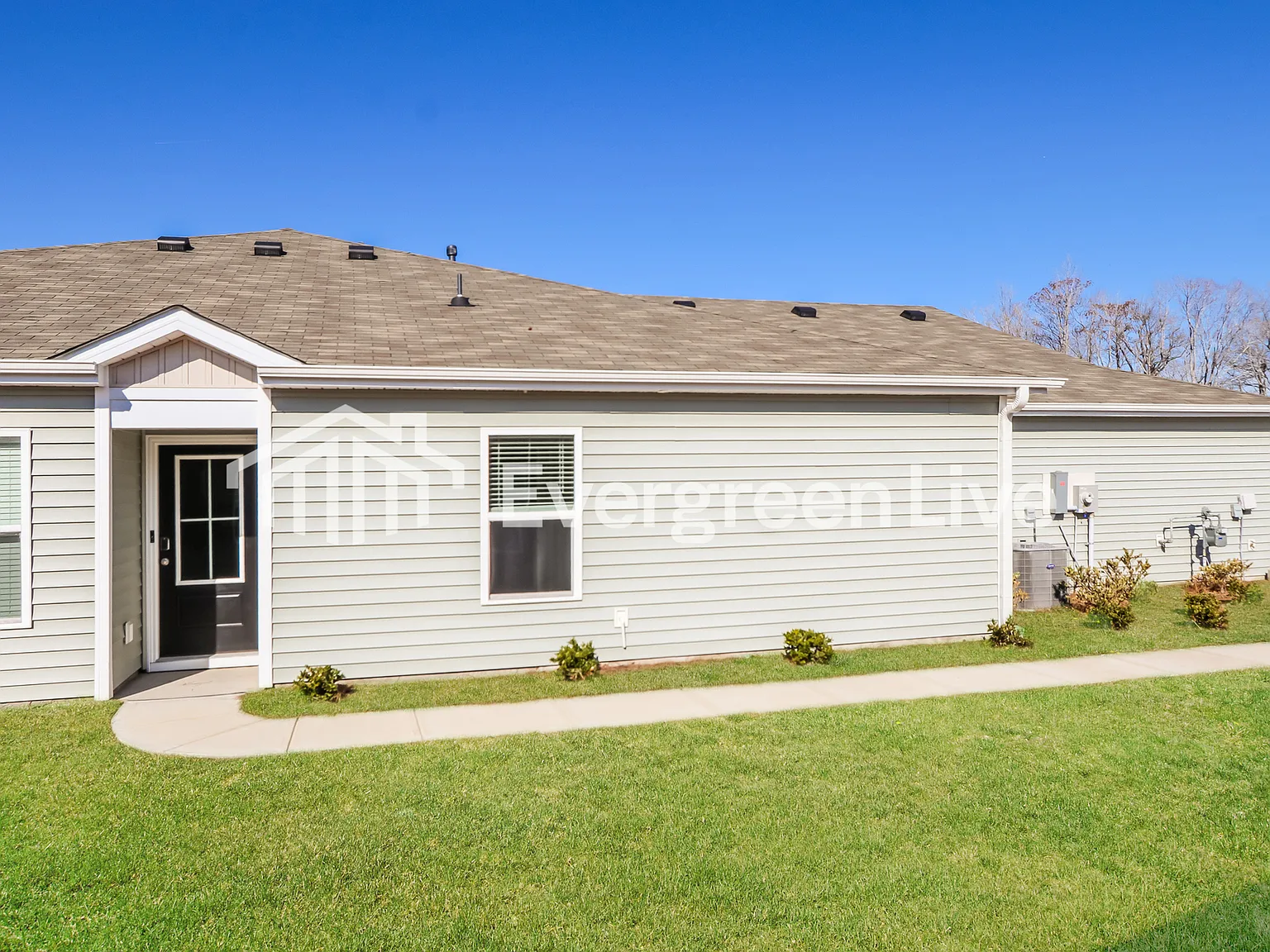 4 bed, 2.0 bath, 1597 sqft, $1,745 — Photo 2