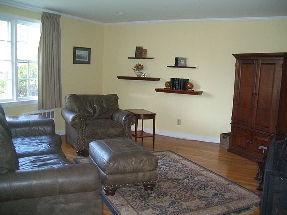 Living Room (22 x 15)