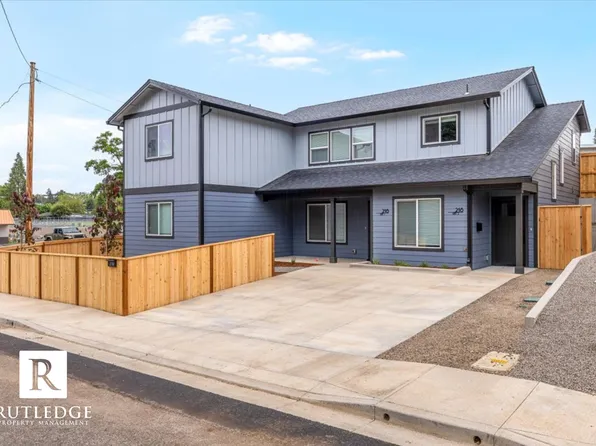 218 Academy Pl Unit 2, Medford, OR 97504