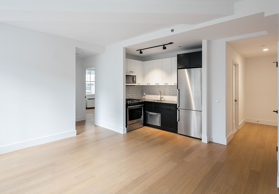 1st image of 67 Wall St APT 16M