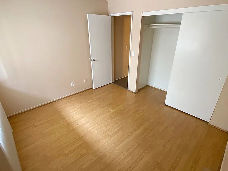 2475 Cedar Ave #D — Photo 12