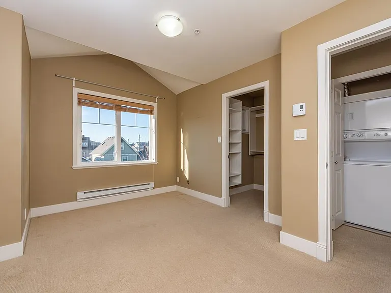 4398 Knight St — Photo 15