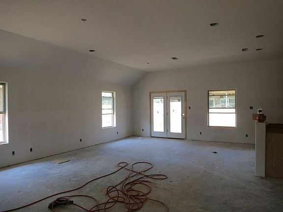 3rd image of 606 Dusty Ln