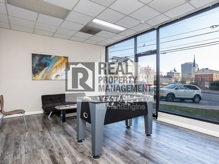 Ashley Towers — Photo 8