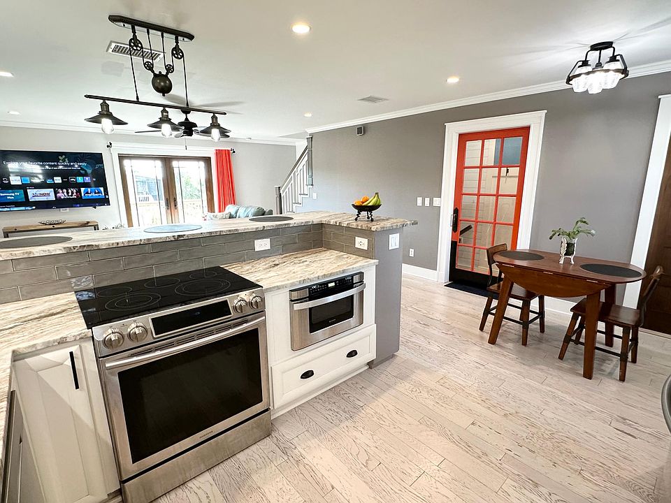 Kitchen & dining room