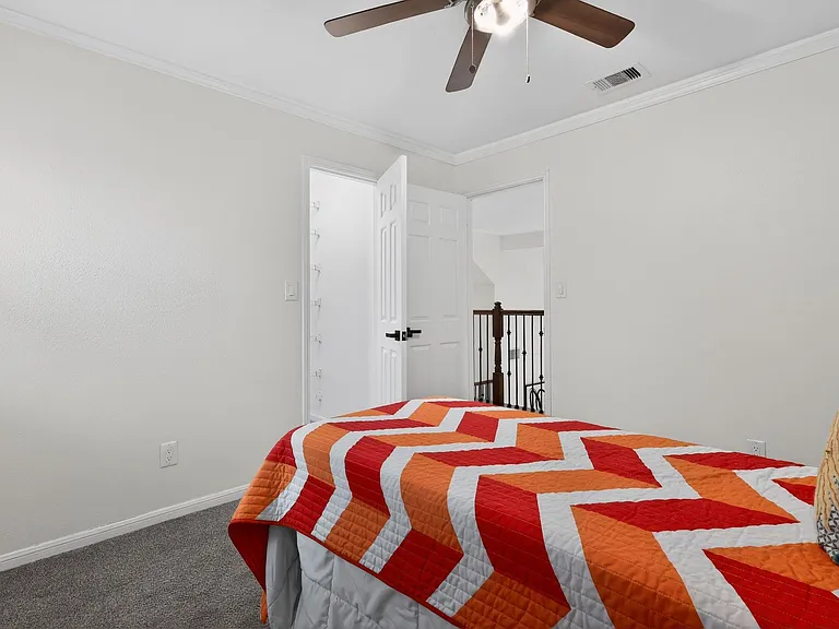 417 W Hillary Cir — Photo 35